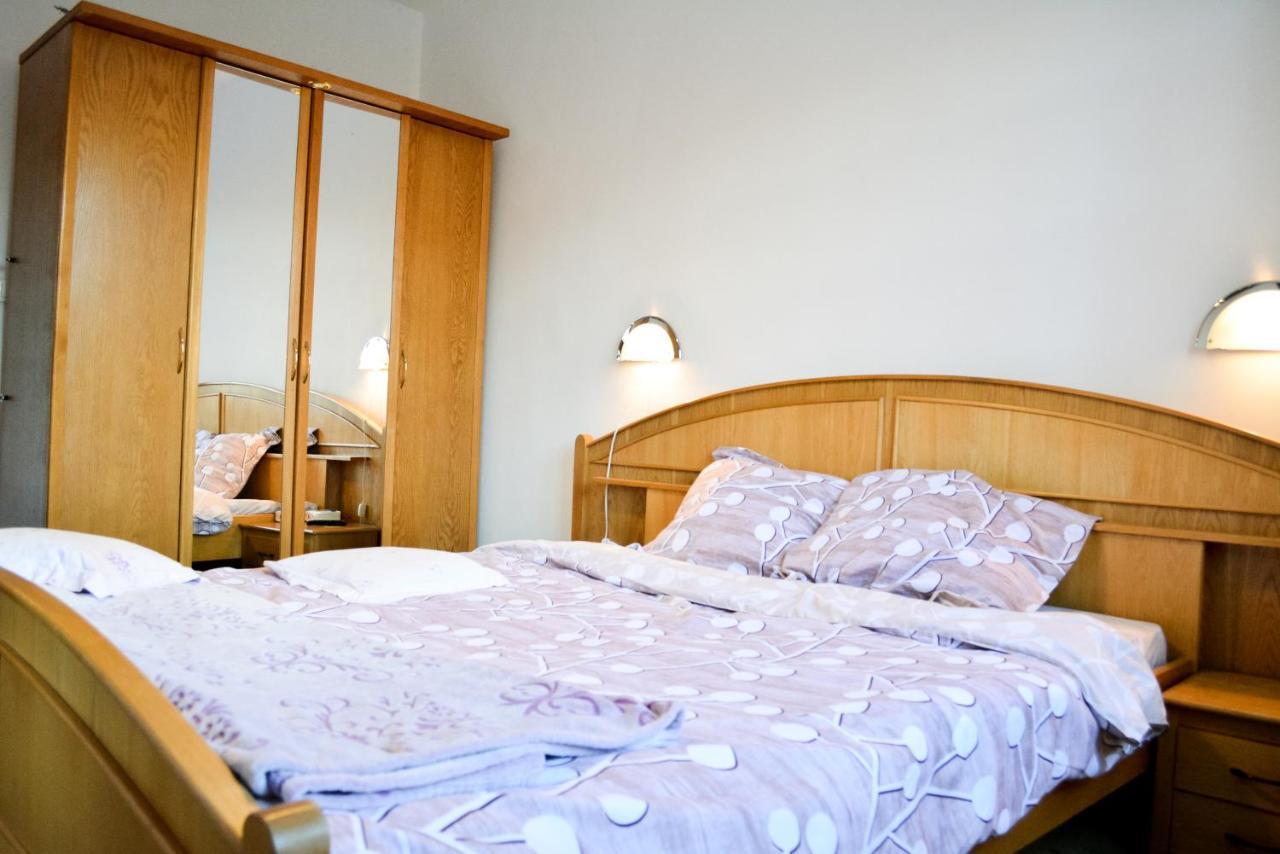 Grandpa'S Hidden Crib, 6 Bedroom, Pet Friendly Sinaia Exteriér fotografie